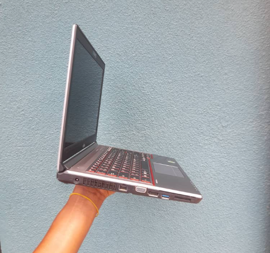 Fujitsu Lifebook Core i7, 8Gb Ram 320Gb Windows 10 Professional - Image 5