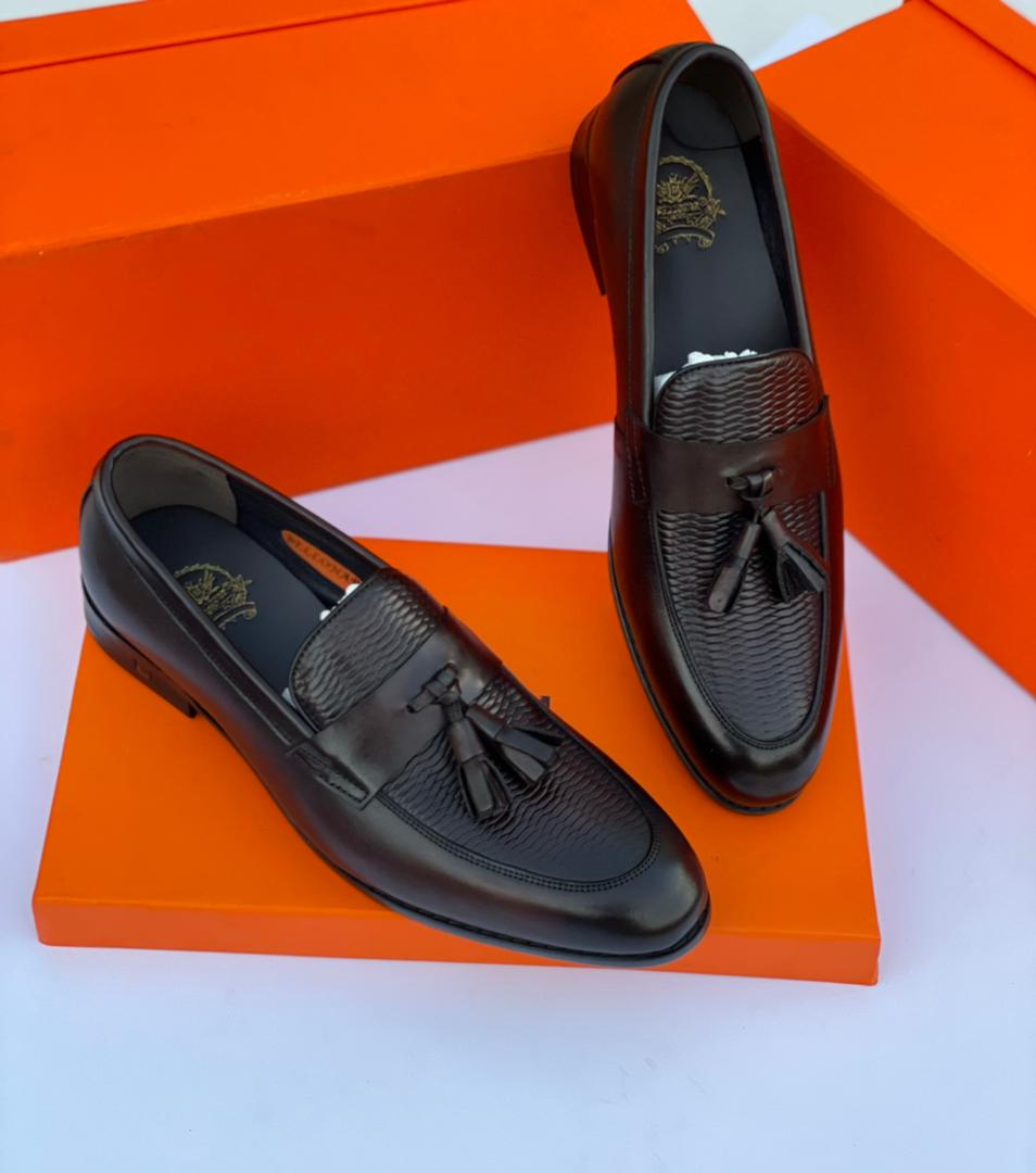 Classic Leather Designer Men Shoes Black Colour Tape 4