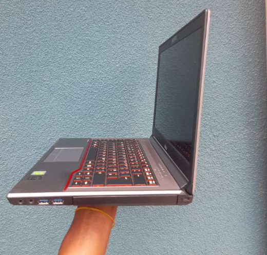 Fujitsu Lifebook Core i7, 8Gb Ram 320Gb Windows 10 Professional - Image 3