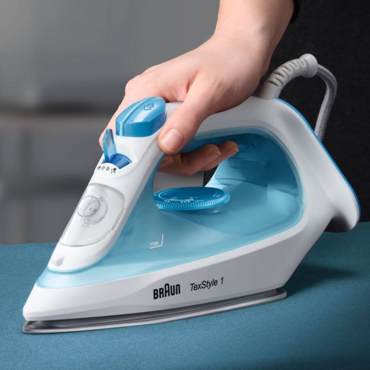 BRAUN STEAM IRON 2000W
