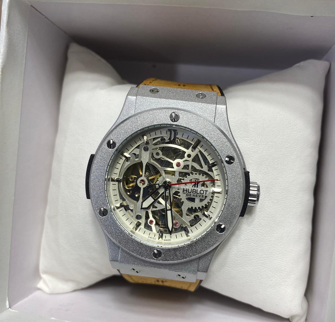 HUBLOT MECHANICAL WATCH AUTOMATIC SILVER COLOUR TAPE 4